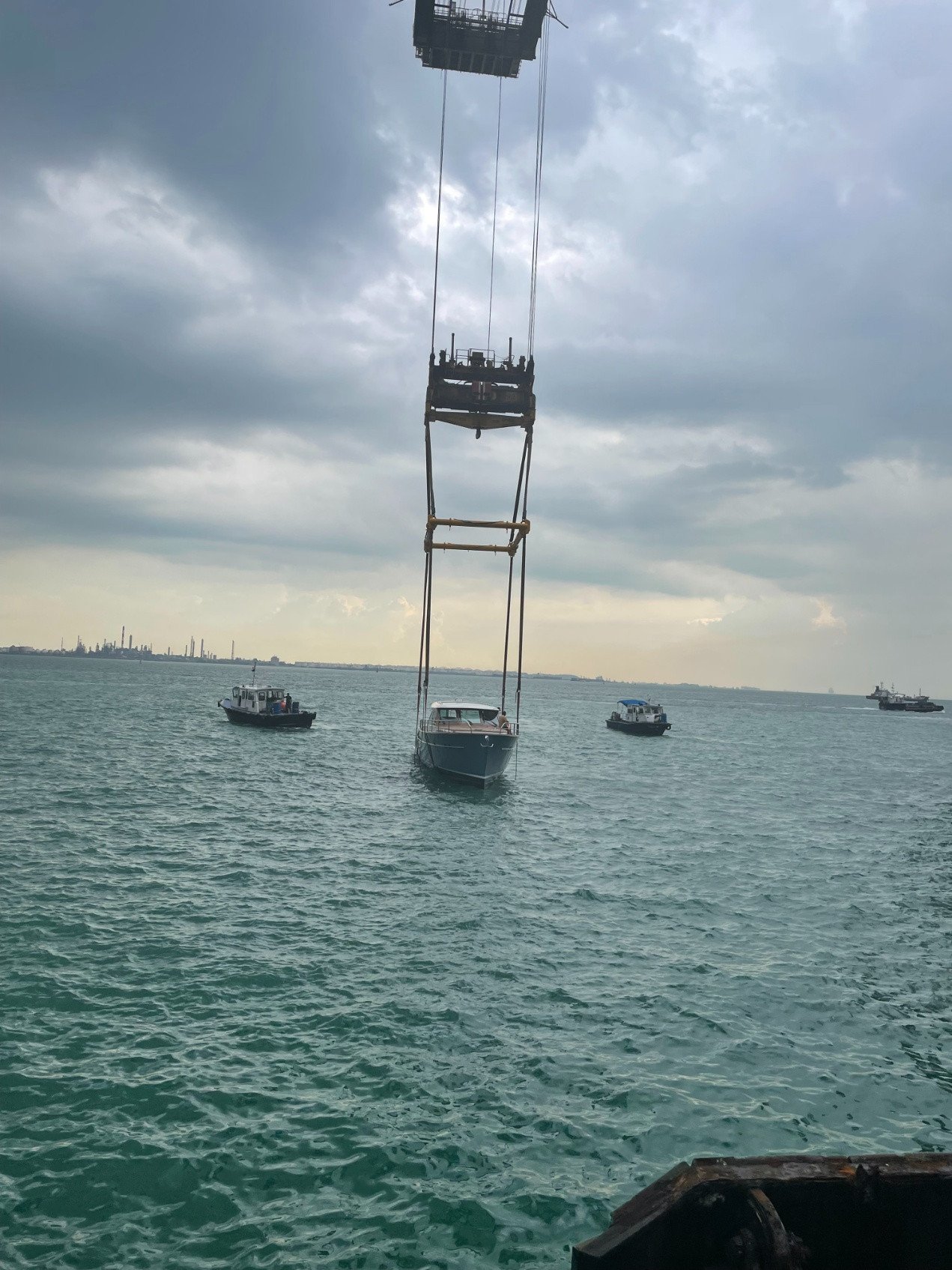 Careful yacht and tender handling from Antwerp. Bentri coordinates custom cradle-building, permits and loading with clear updates at every step.