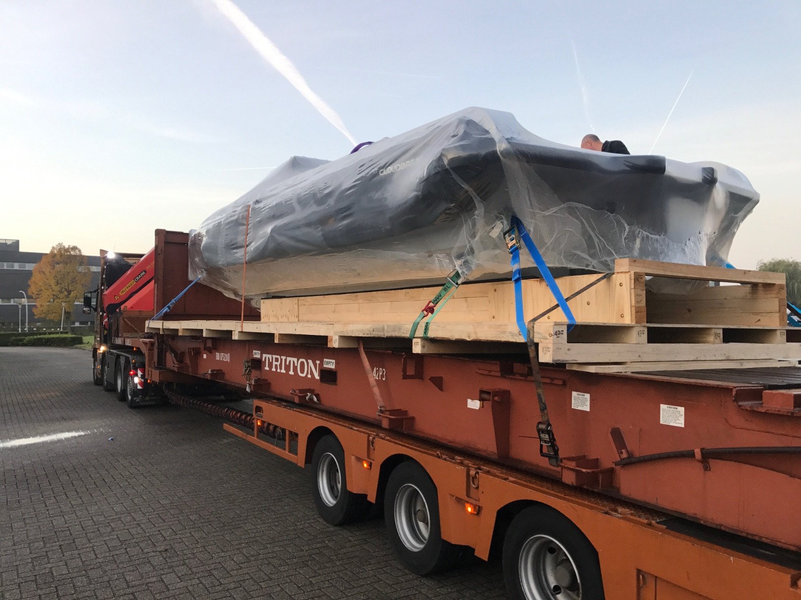 Careful yacht and tender handling from Antwerp. Bentri coordinates custom cradle-building, permits and loading with clear updates at every step.