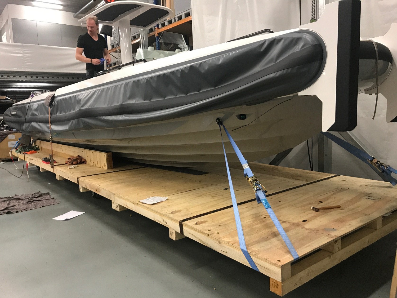 Careful yacht and tender handling from Antwerp. Bentri coordinates custom cradle-building, permits and loading with clear updates at every step.